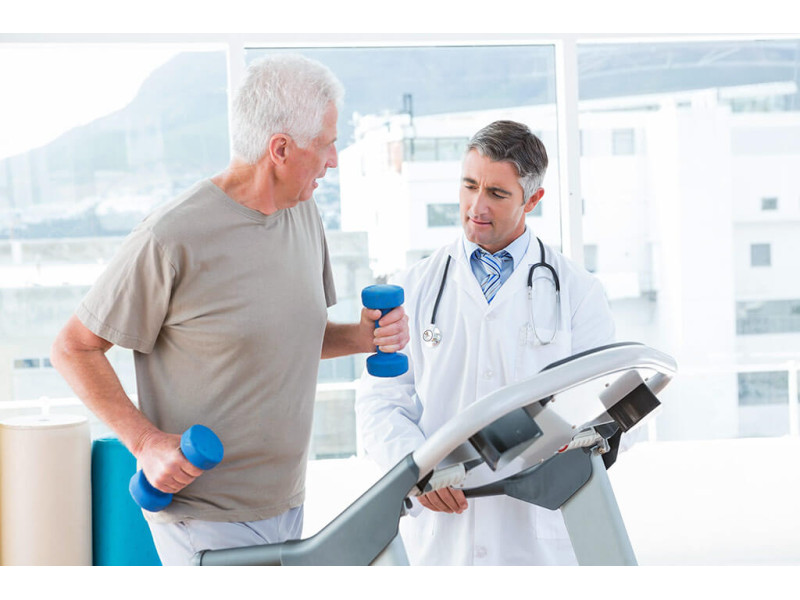 Товари для реабілітації після інсульту: як обрати і що дійсно допомагає